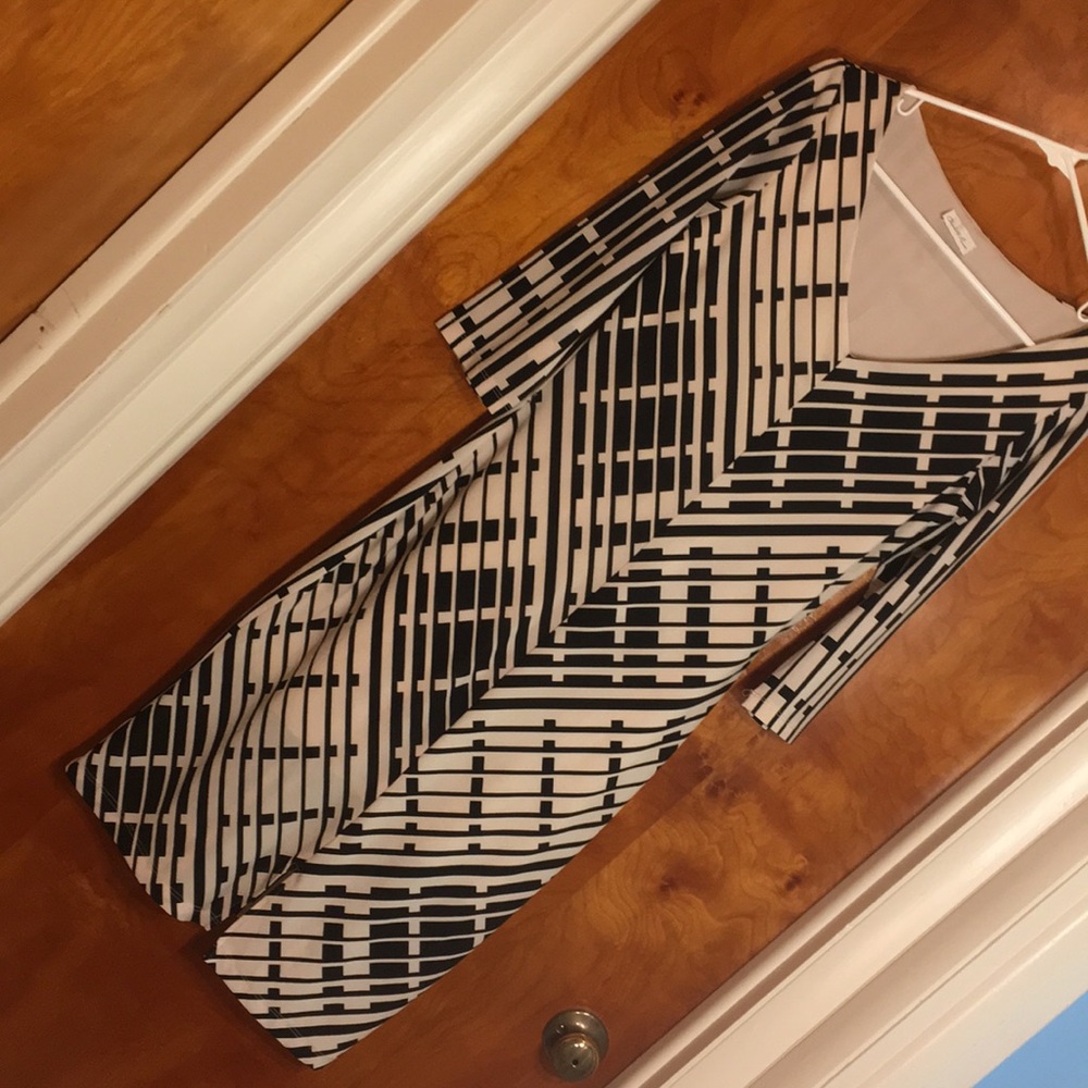 🔥🔥 Form-fitting black and tan dress